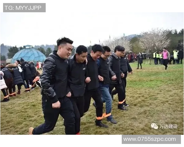 激情四溢的足球明星拼抢瞬间海报展现运动之美与团队精神